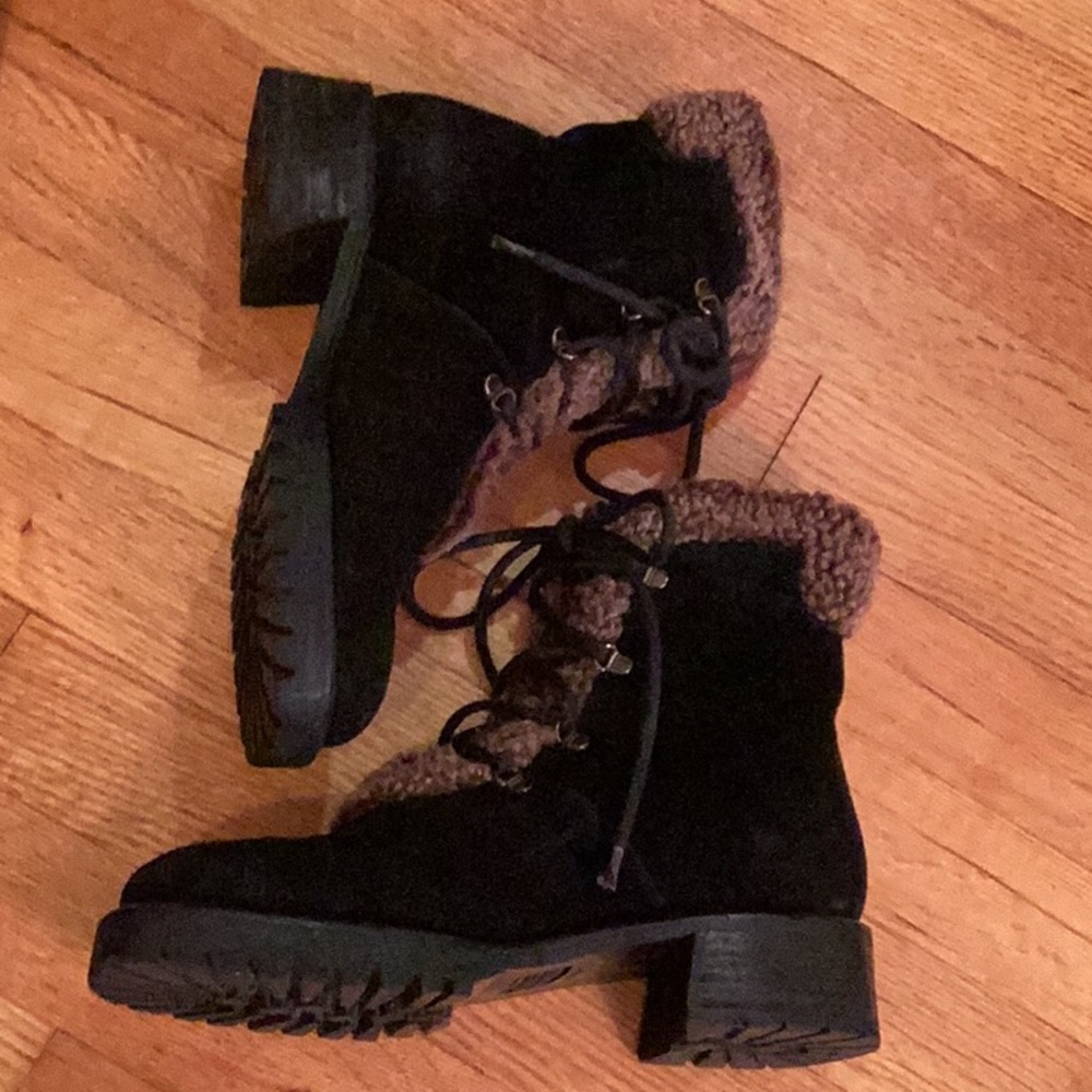 Stuart Weitzman Lace Up Shearling Boots size 7 - Picture 5 of 7